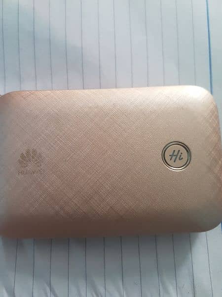 Huawei Mobile Wifi Pro Max and charging Bank 1