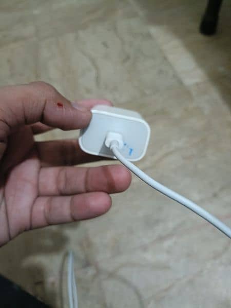 Iphone 12 pro max original charger 0