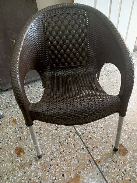 PREMIUM QUALITY PLASTIC CHAIR WITH TABLE 2