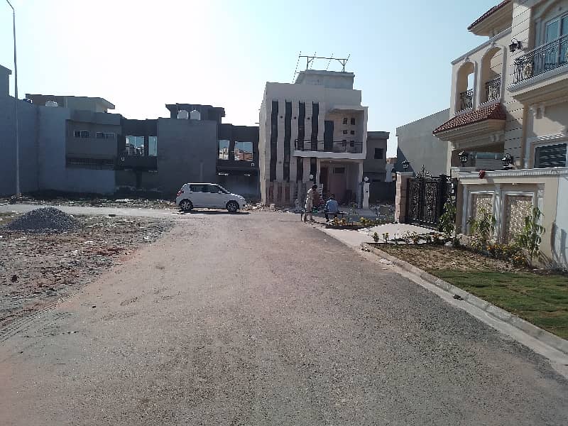 Ideal House Is Available For sale In Green City 3