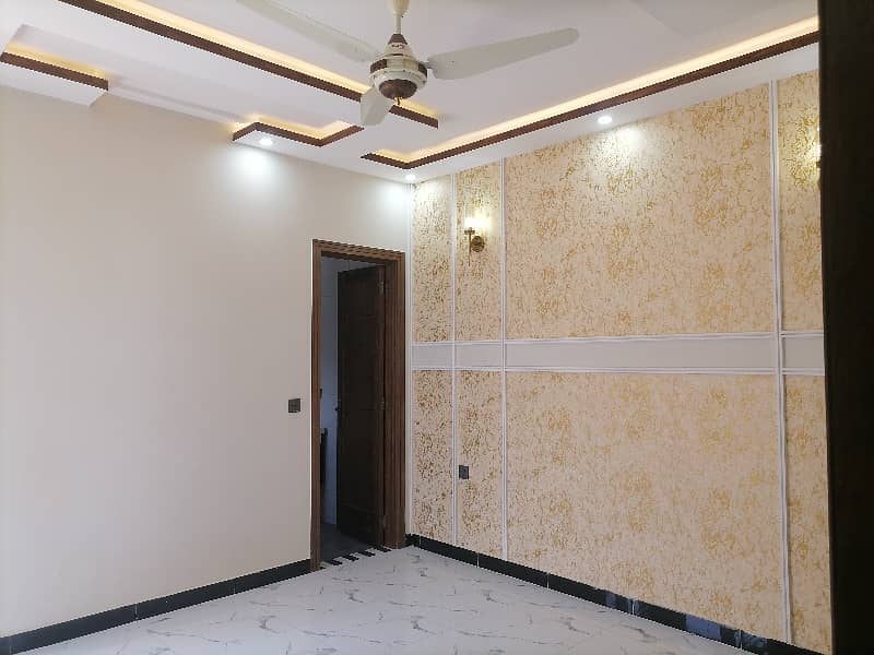 Get An Attractive House In Green City Under Rs. 26000000 1