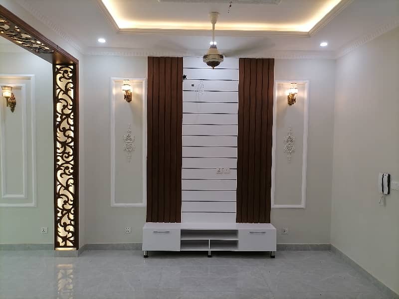 Spacious House Is Available In Green City For Sale 5