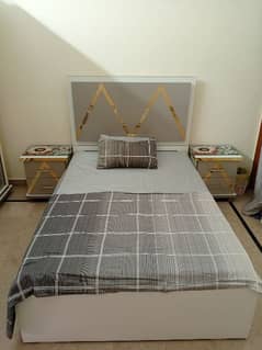 2 piece Bedroom Set In Perfect new Condition With New Matress