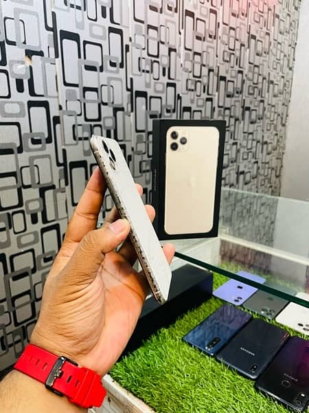 Iphone 11 pro max 64gb Factory Unlock Non PTA 3