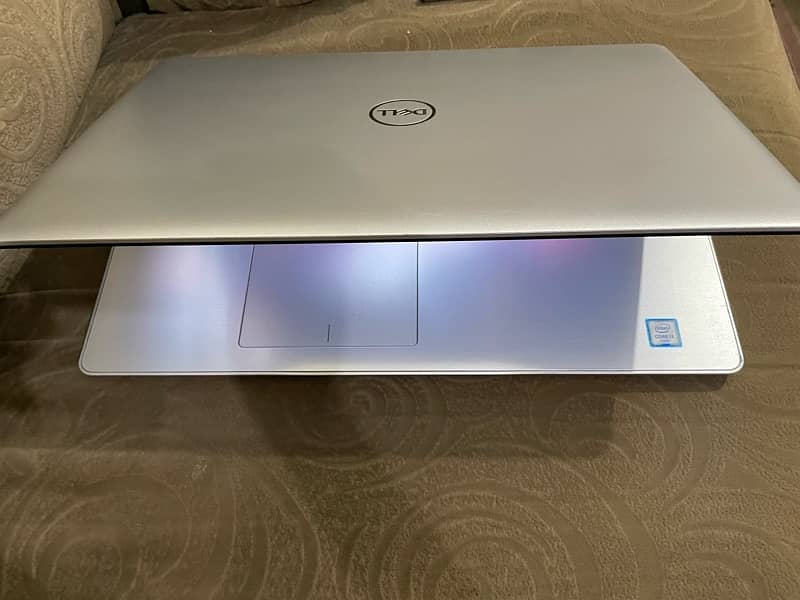 Dell inspiron 5570 1