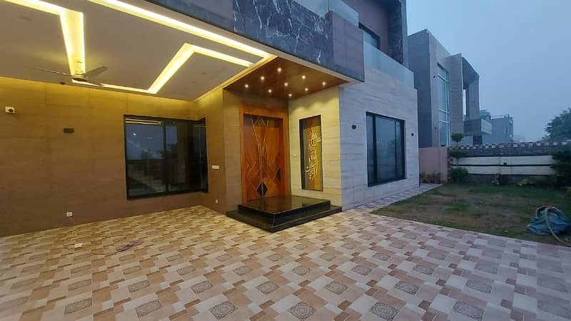 Ideally Located House Of 20 Marla Is Available For sale In Lahore 2