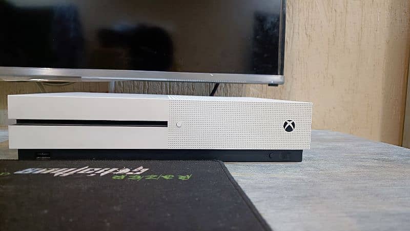 Xbox One S 1tb brand-new condition 0