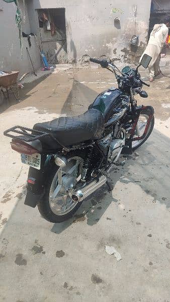 Suzuki GS 150 SE 2