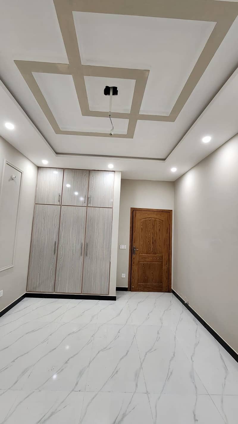 10 MARLA BRAND NEW DOUBLE STOREY HOUSE FOR SALE IN NAWAB TOWN AT PRIME AND HOT LOCATION 28