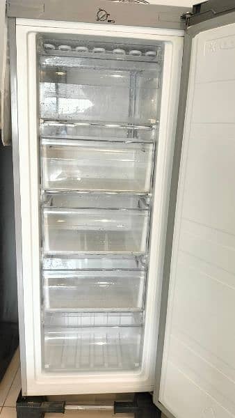 Homage vertical upright freezer with wide and spacious drawers 1