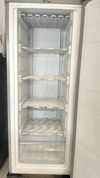 Homage vertical upright freezer with wide and spacious drawers 2