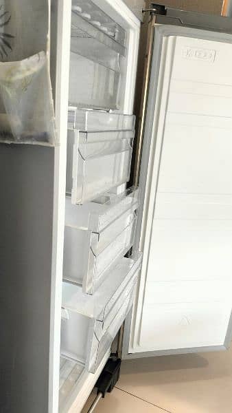 Homage vertical upright freezer with wide and spacious drawers 3