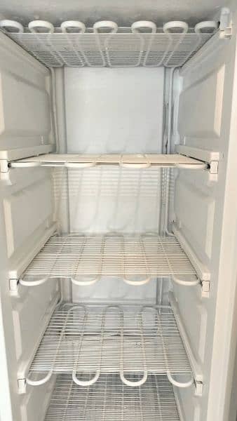 Homage vertical upright freezer with wide and spacious drawers 4