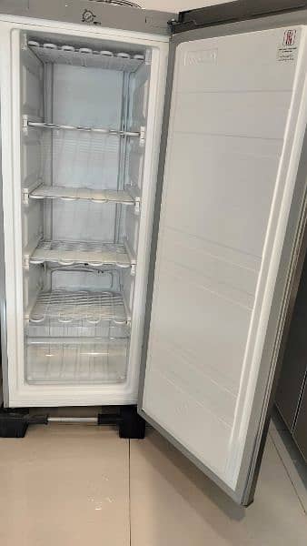 Homage vertical upright freezer with wide and spacious drawers 5