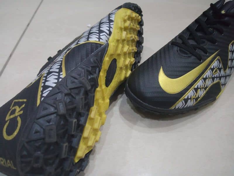 Football shoes for sale 0