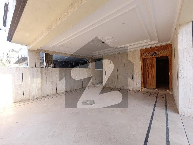 Prime Location 1 Kanal House Is Available For Rent 4