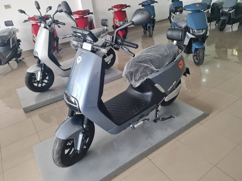 Yadea G5 Electric Scooty . Electric Bike Girls Scooty 4