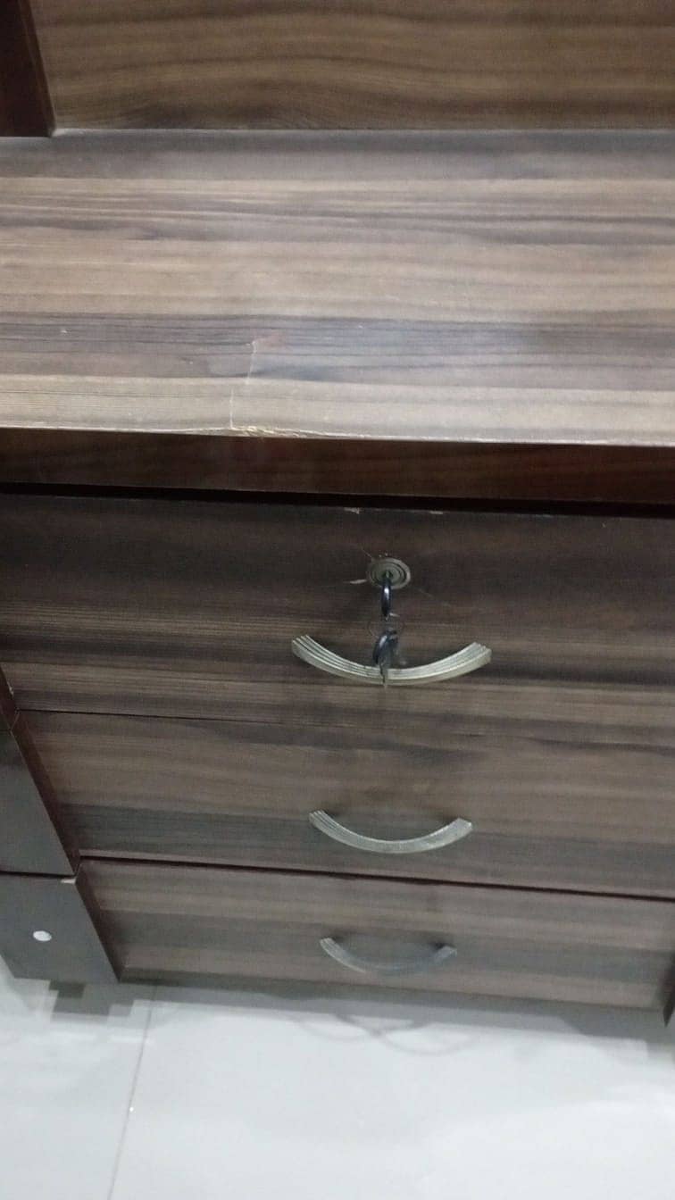 Dresser 6