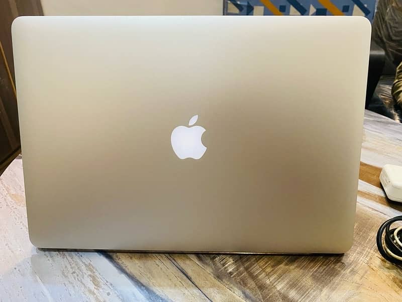 MacBook Pro 2015 Mid 0