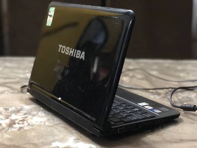 TOSHIBA NB305-N310 2