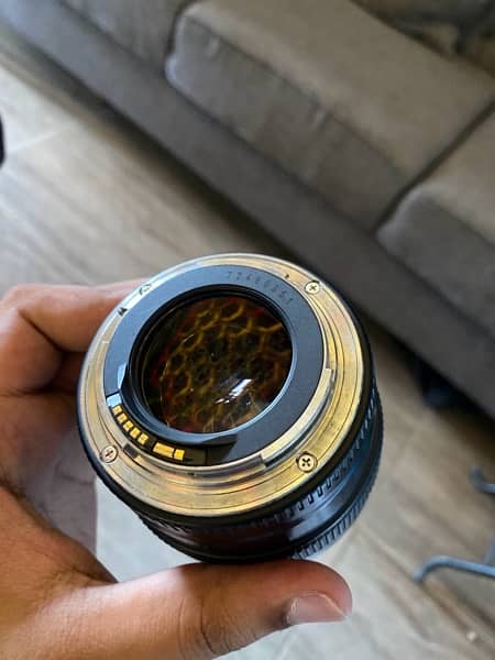 canon lens 85mm 1.8 AF 2