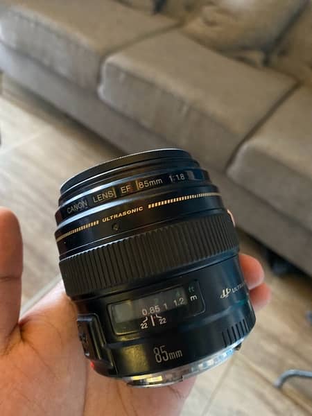 canon lens 85mm 1.8 AF 3