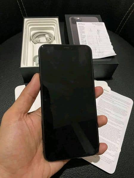 iPhone 11 pro Max 256 GB 03061757187 1