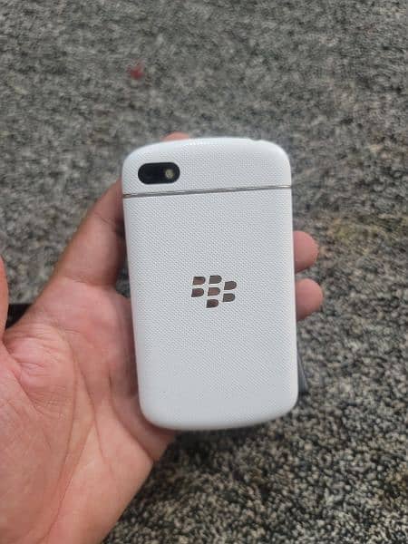 BlackBerry Q10 Scratchless 1