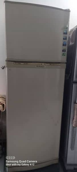 Dawlance large size refrigerator in good condition 0