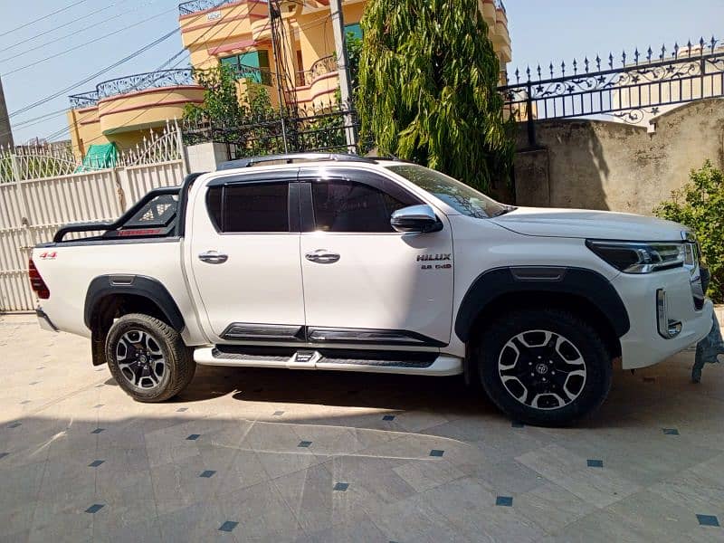 Toyota Hilux revo v 2021 2