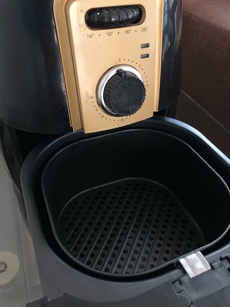 Westpoint - Air Fryer 3.5 Liter - WF-5255 - 1425 Watts 2