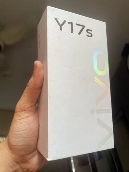 Vivo 17s 4/128 7