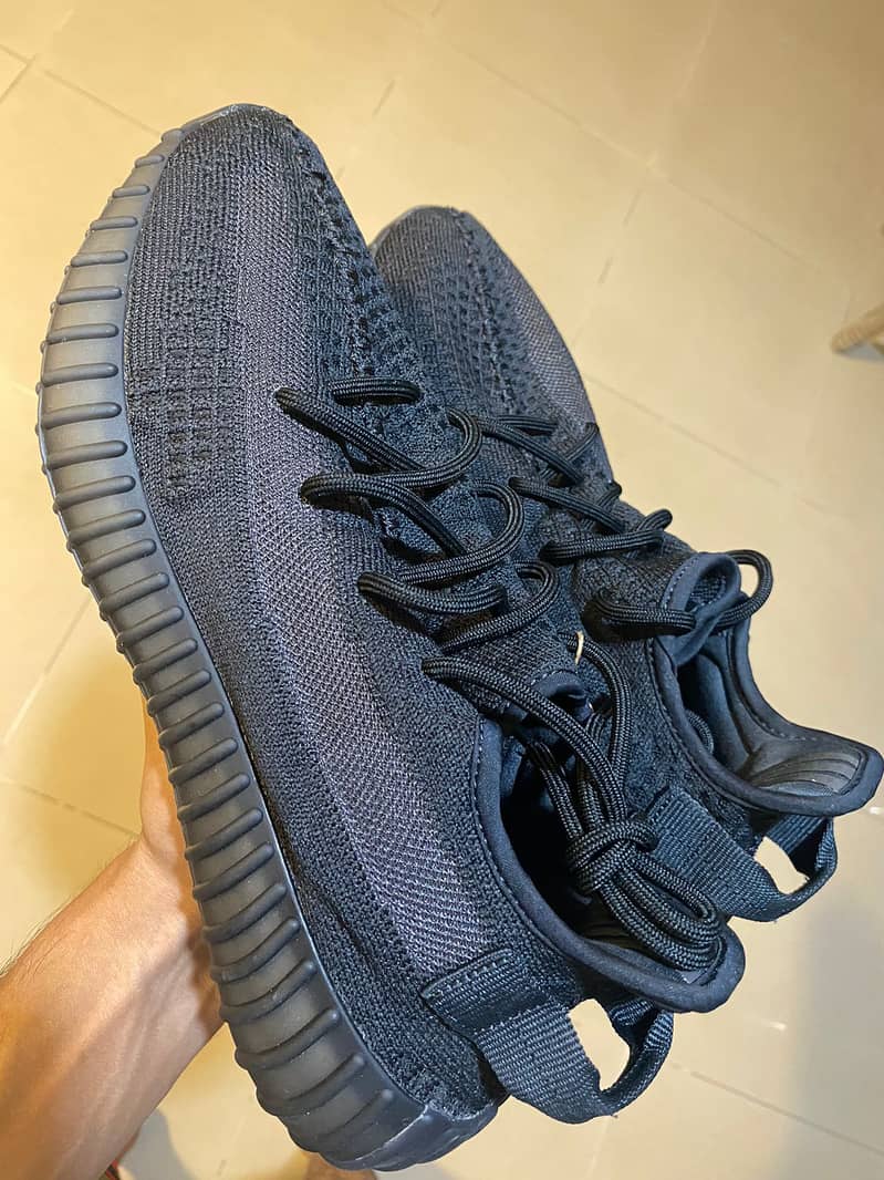 ADIDAS Yeezy Boost 350 V2 (SIZE US 9, UK 8 1/2) 1