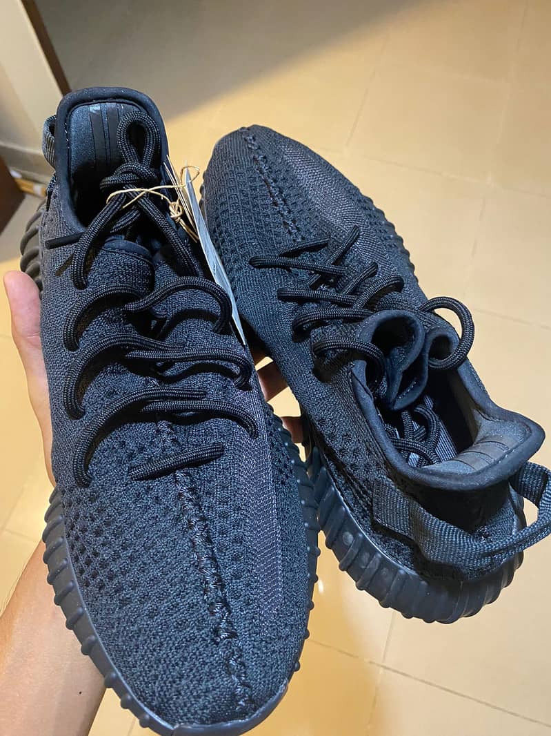 ADIDAS Yeezy Boost 350 V2 (SIZE US 9, UK 8 1/2) 2