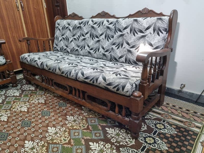 5 seater Sofa with table 1