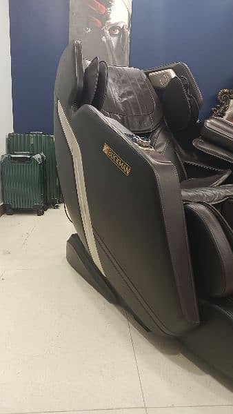 JC BUCKMAN MASSAGE CHAIR 1