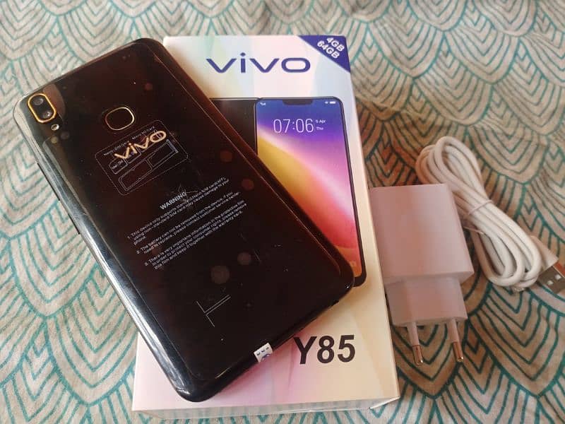 Vivo y85 (4/64) Gb ram full new  with box and charger 1