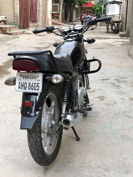 Suzuki GS150 SE 6