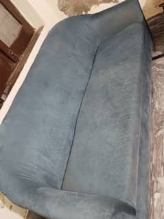 5 seater sofa set in good condition velvet poshish