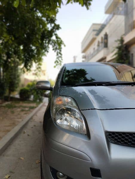 Toyota Vitz 2008/11 karachi nmbr 0/3/3/1/8/4/8/5/0/4/4 13