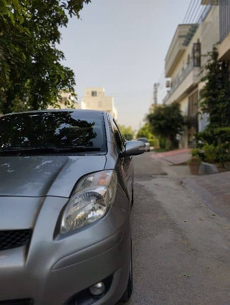 Toyota Vitz 2008/11 karachi nmbr 0/3/3/1/8/4/8/5/0/4/4 17