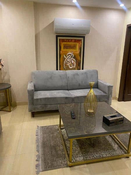 One bed luxury apartment for short stay like(3to4)hours in bahria town 2