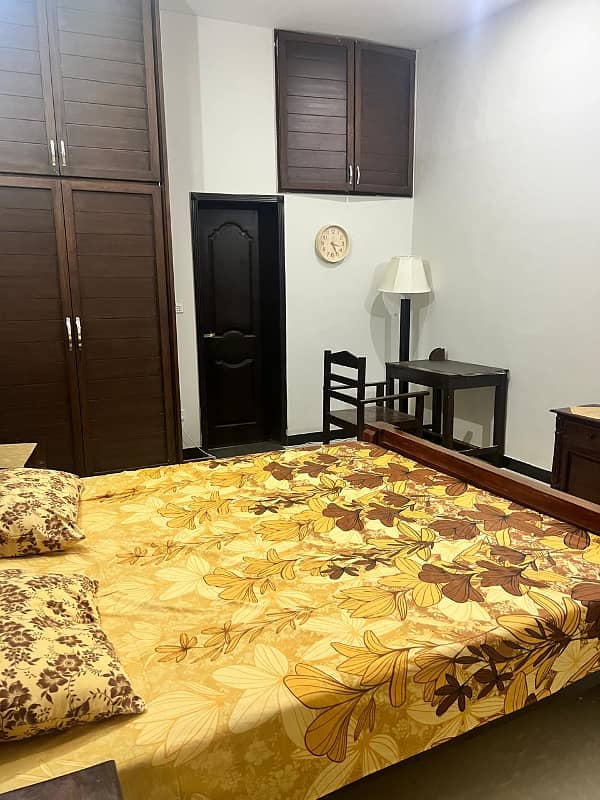 Fully furnished room available for rent in Model tow 4