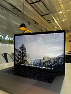 MacBook Pro 2017 16 inch i7 Urgent Sale 0