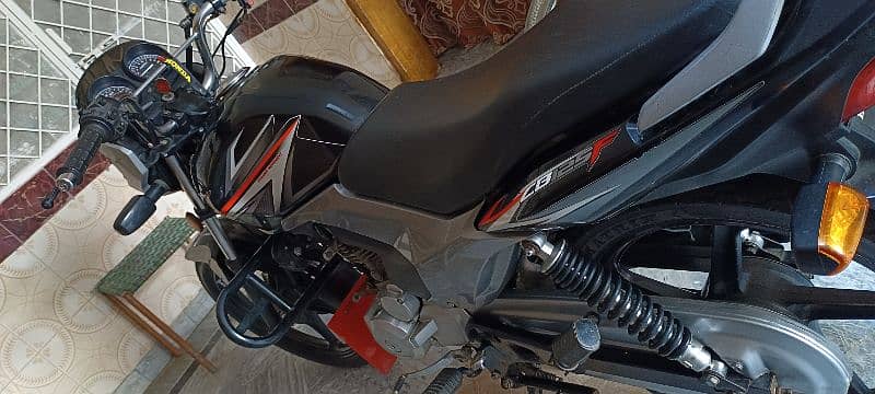 Honda cb125f spacial Addition outclass. 2