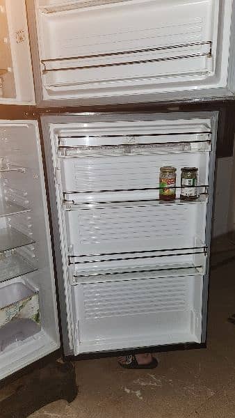 DAWLANCE FULL SIZE REFRIGERATOR SLIGHTLY USE FOR SALE 3