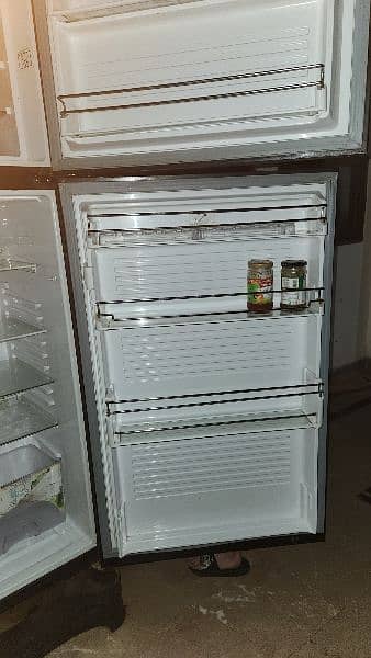 DAWLANCE FULL SIZE REFRIGERATOR SLIGHTLY USE FOR SALE 4