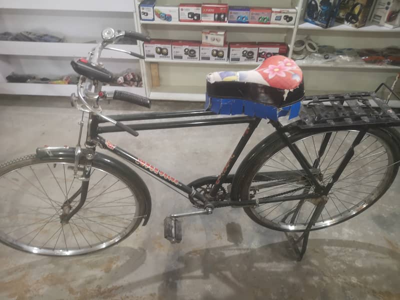 Super Deluxe 3 month used bicycle 0