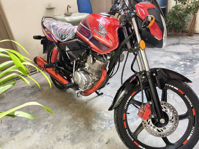 Honda cb-125 (Deluxe) 5