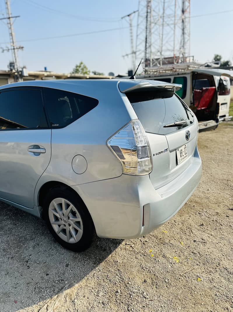 Toyota Prius Alpha 2014 Hybrid 1